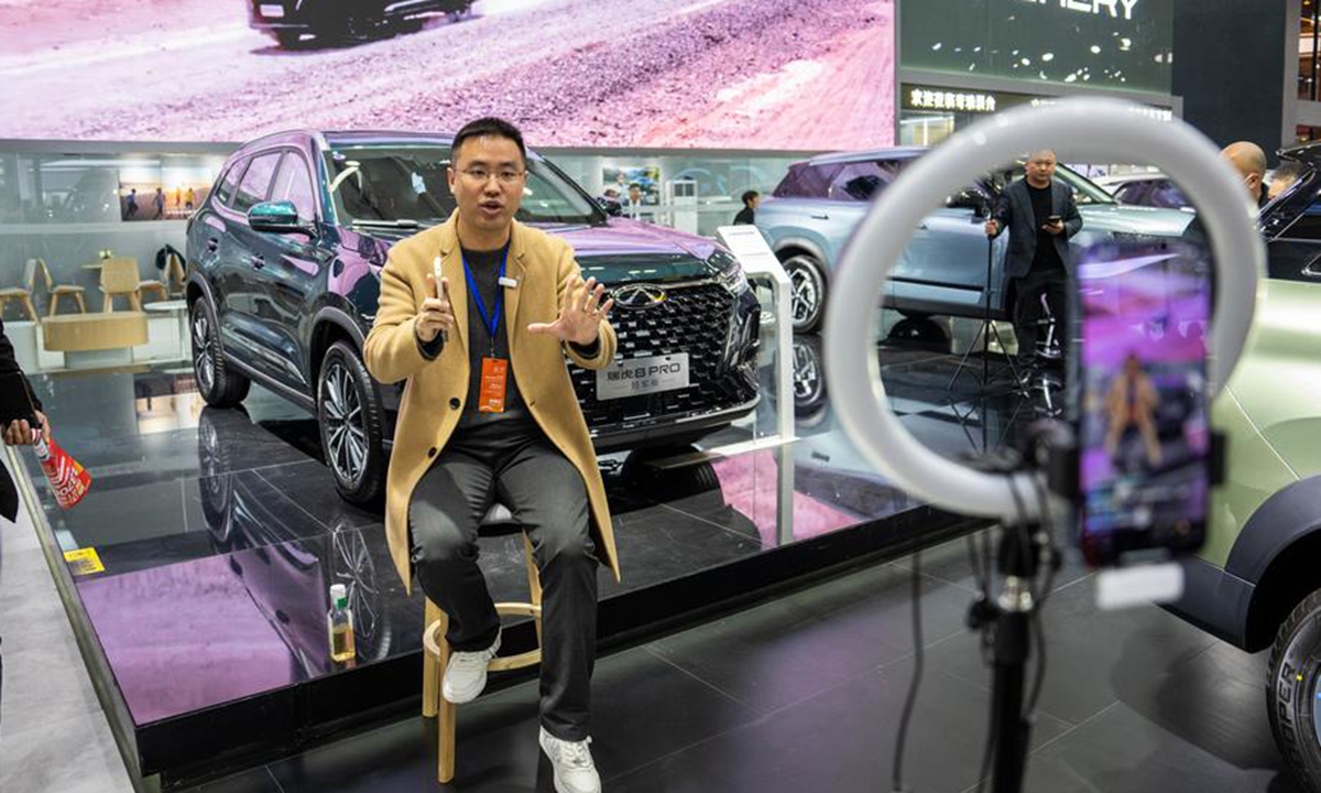 A man performs livestreaming during an automobile exposition at the Changsha International Convention and Exhibition Center in Changsha, central China's Hunan Province, Dec. 6, 2023. (Xinhua/Chen Sihan)




