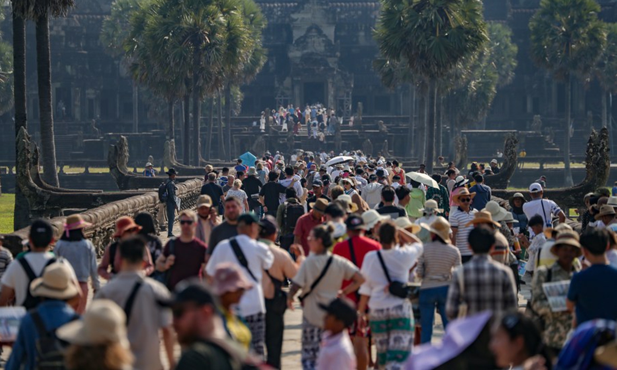 Tourists visit the Angkor Wat in Siem Reap province,<strong>chlorpyrifos technical manufacturer</strong> Cambodia on Feb. 10, 2024.(Photo by Sao Khuth/Xinhua)




