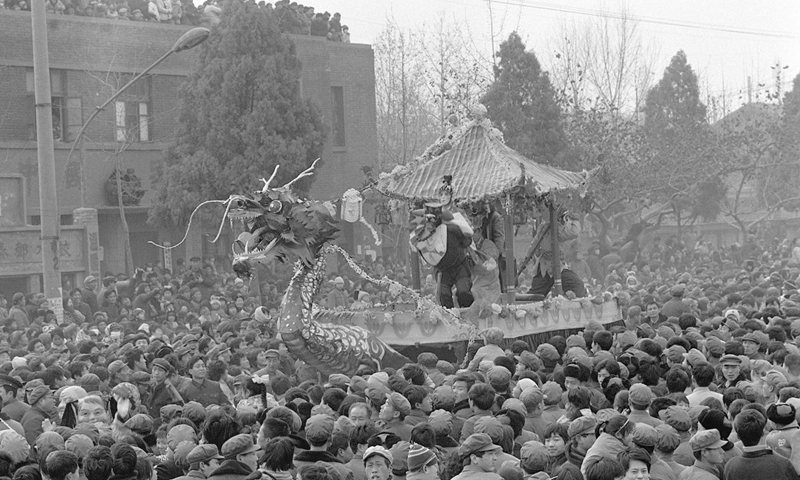 A Shehuo folk performance is held in Guanzhong area of northwest China's Shaanxi Province during the Spring Festival in 1982.