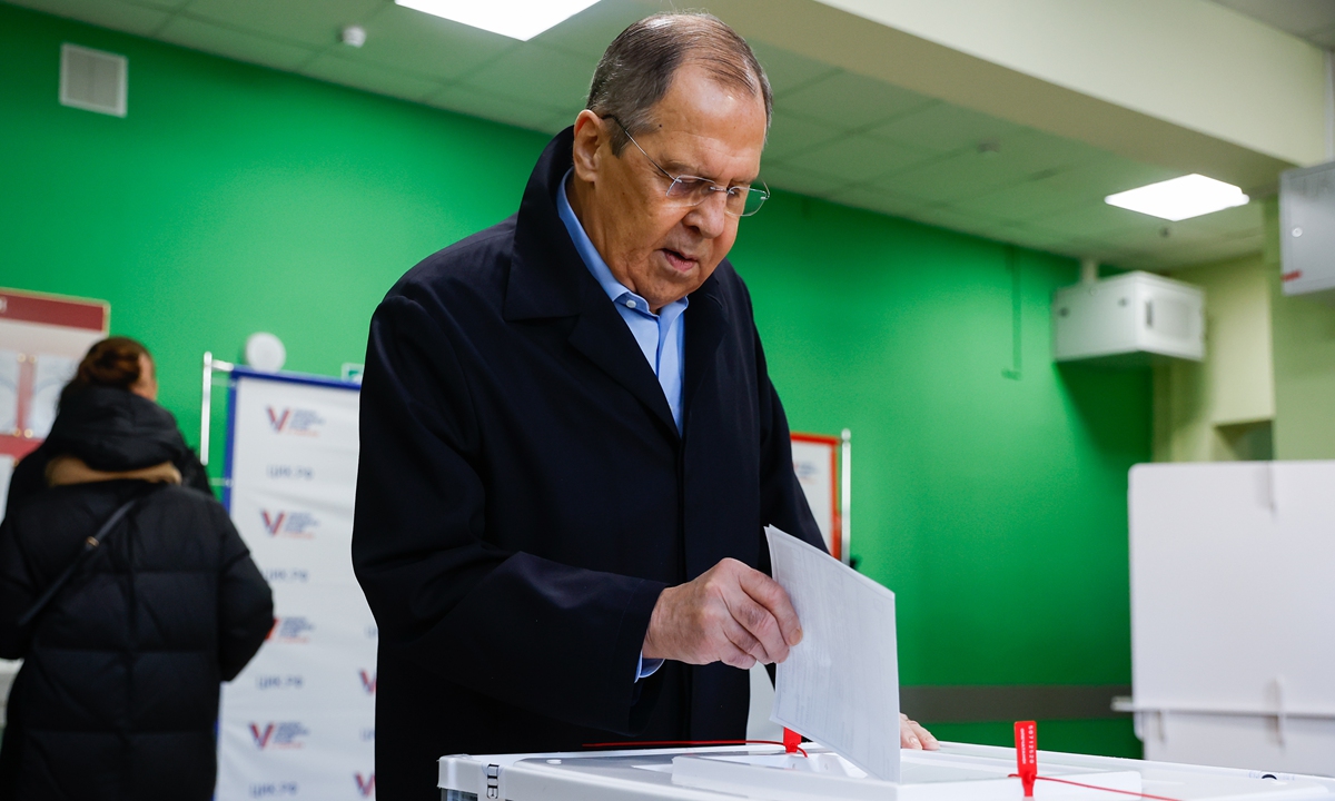 Russian Foreign Minister Sergey Lavrov casts his ballot during the 2024 Russian presidential election in the Moscow region on March 15, 2024. Photo: VCG