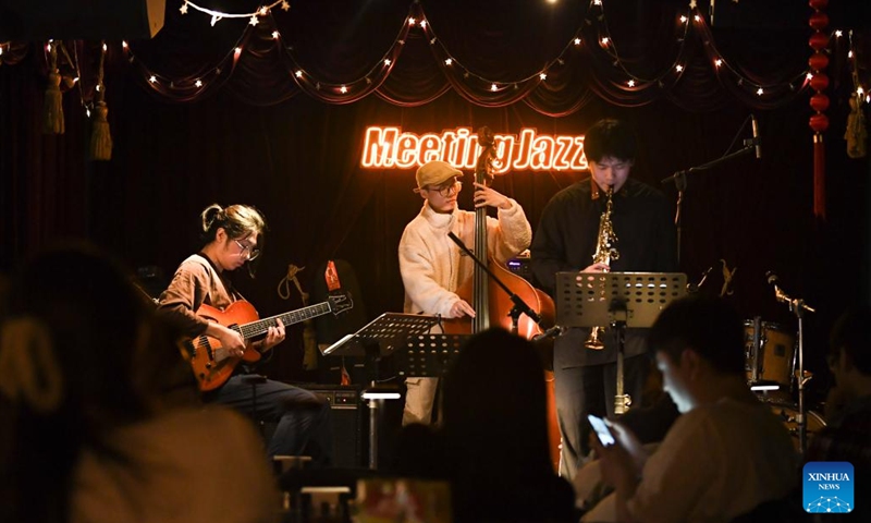 People enjoy a jazz performance at a club in Xi'an, northwest China's Shaanxi Province, Feb. 13, 2024. In addition to following traditional customs, more and more Chinese people choose to enrich their life by spending the Spring Festival holiday in diversified and original ways. (Photo: Xinhua)