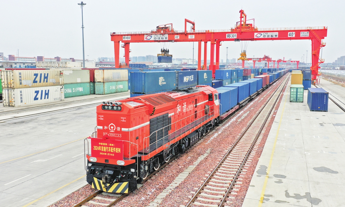 A China-Europe freight train loaded with spare parts for automobiles departs from Putian Railway Station in Zhengzhou, capital of Central China's Henan Province, on January 19, 2024. Photo: VCG