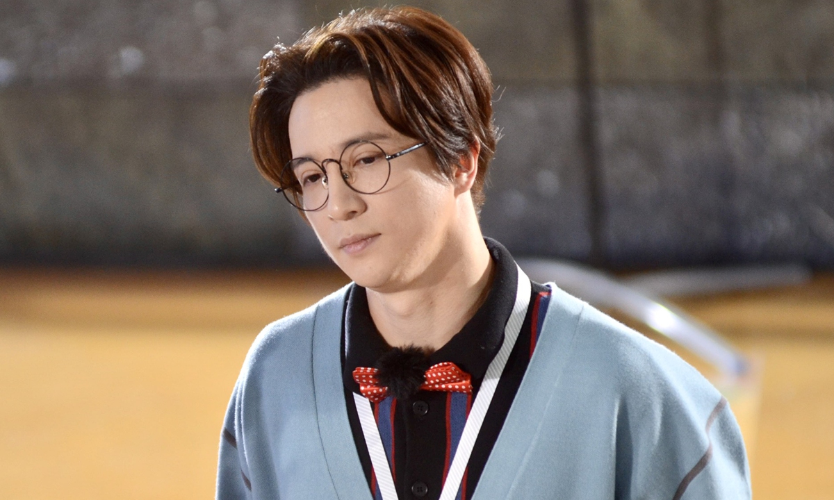 中国歌手在电影院拍电影被批评