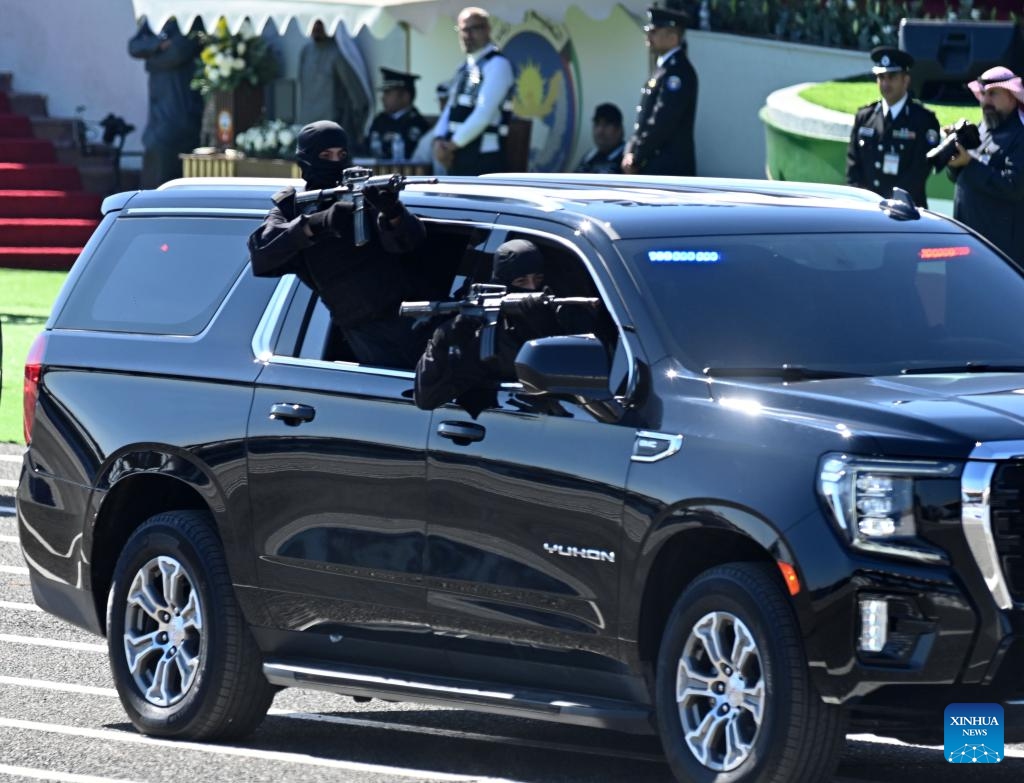 Members of the Kuwaiti Special Forces participate in a drill during the graduation ceremony of a police college in Capital Governorate, Kuwait, Feb. 19, 2024.(Photo: Xinhua)