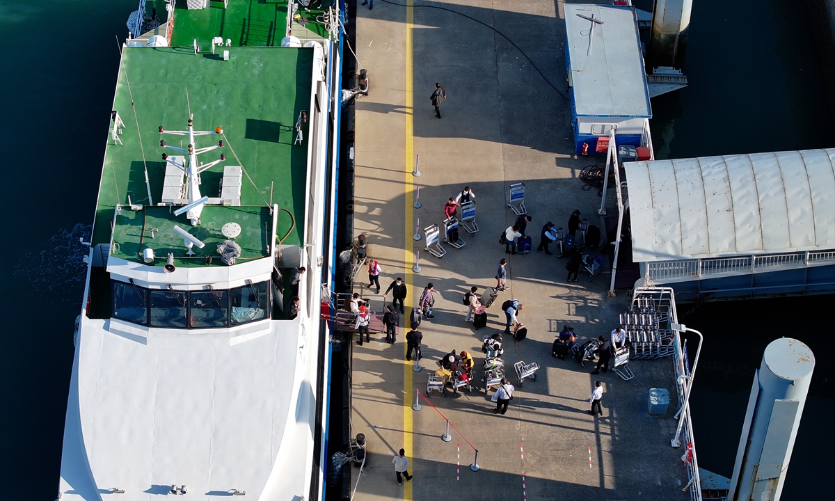 Two survivors of the incident returned to the Chinese mainland on February 20, accompanied by representatives of the Red Cross Society of China branch in the port city of Quanzhou, Fujian Province. Photo: VCG 