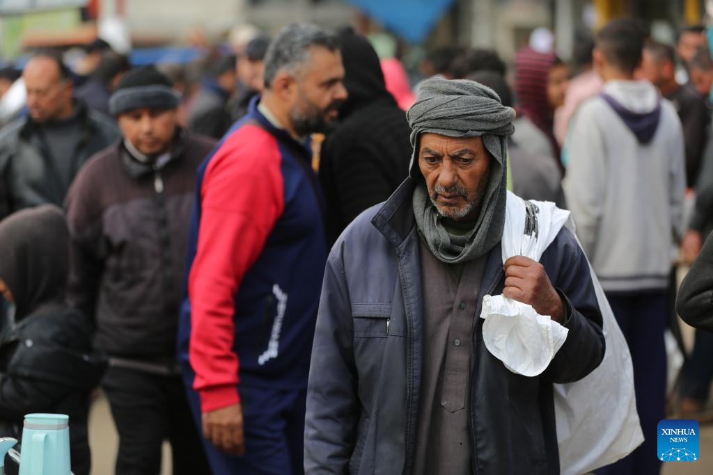 People shop at a market in central Gaza Strip city of Deir el-Balah, Feb. 19, 2024.(Photo: Xinhua)