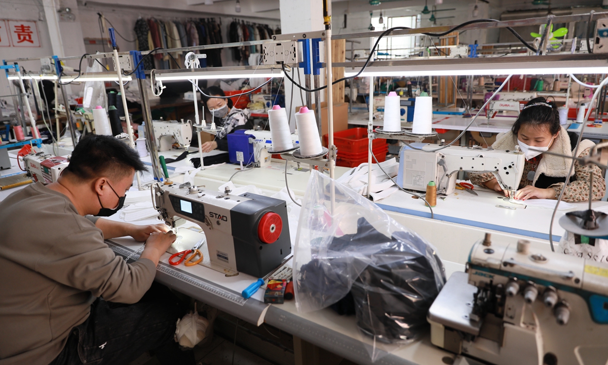 On February 1, 2023, in Kangle Village, Guangzhou, employees are working in a garment factory. Photo: VCG