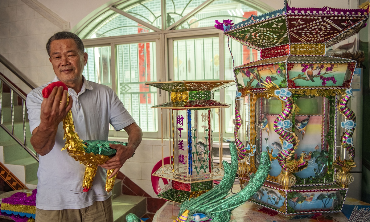 A villager makes a lantern for the Lantern Festival in Longjiang town, Qionghai city of South China's Hainan Province on February 18, 2024. Photo: VCG