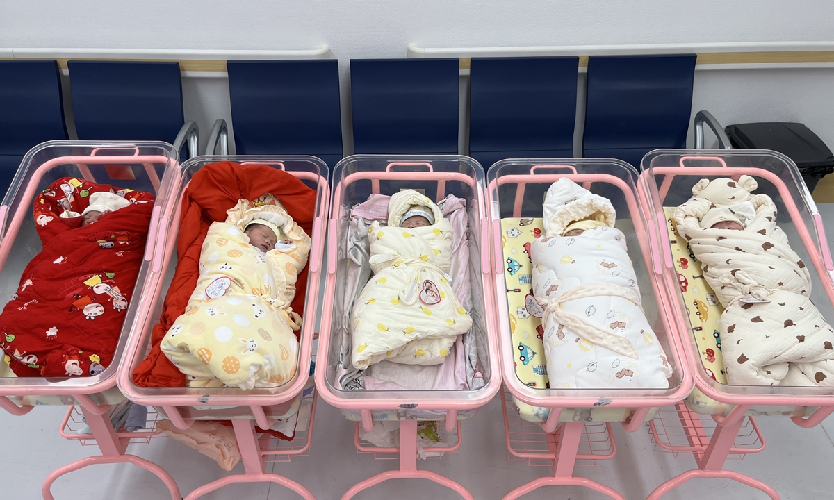 Five dragon babies sleep at the Xiangyang No.1 People's Hospital in Xiangyang, Central China's Hubei Province, on February 10, 2024. Photo: VCG