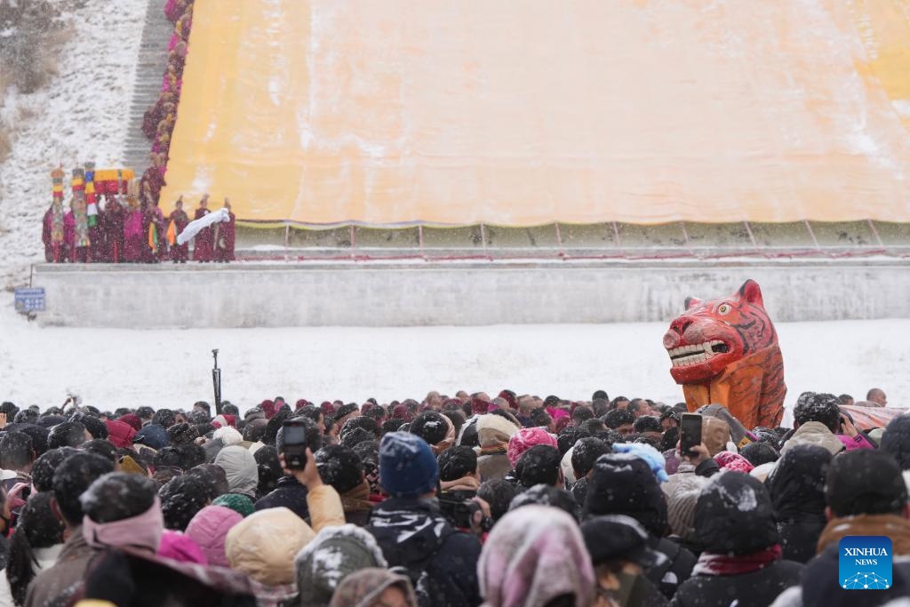 This photo taken on Feb. 22, 2024 shows a scene of the annual sunning of the Buddha ceremony of Labrang Monastery in Xiahe County, northwest China's Gansu Province.(Photo: Xinhua)
