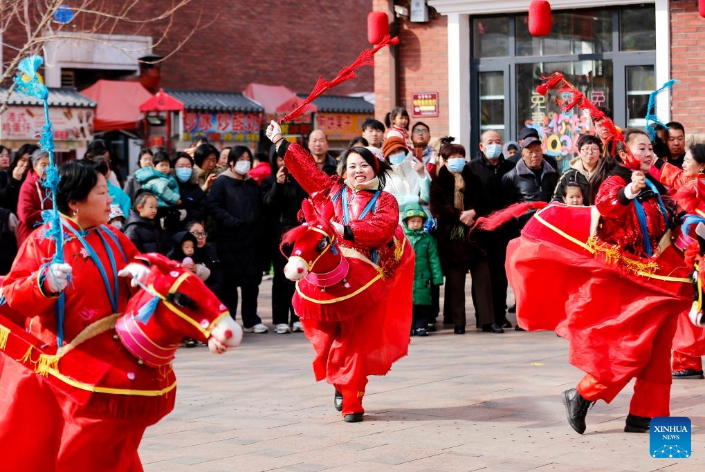 People dance in celebration of the upcoming Lantern Festival in Xiangfen County of Linfen City, north China's Shanxi Province, Feb. 22, 2024. The Lantern Festival falls on Feb. 24 this year.(Photo: Xinhua)