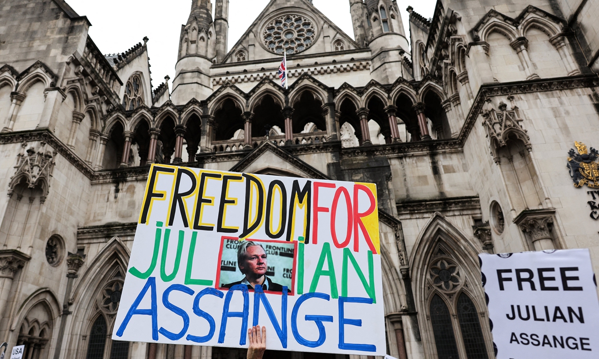 A demonstrator holds a placard reading Freedom for Julian Assange during a protest outside of the Royal Courts of Justice, Britain's High Court, on February 21, 2024. Photo: AFP
