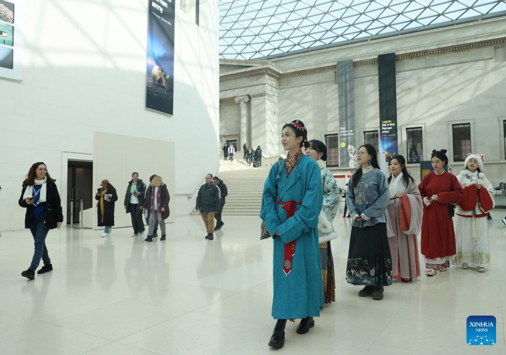 Hanfu enthusiasts display Hanfu at the British Museum in London, Britain, Feb. 25, 2024. Hanfu enthusiasts wearing Hanfu, a style of clothing traditionally worn by the Han people, introduced Chinese traditional culture to local people and visitors in London on Sunday.(Photo: Xinhua)
