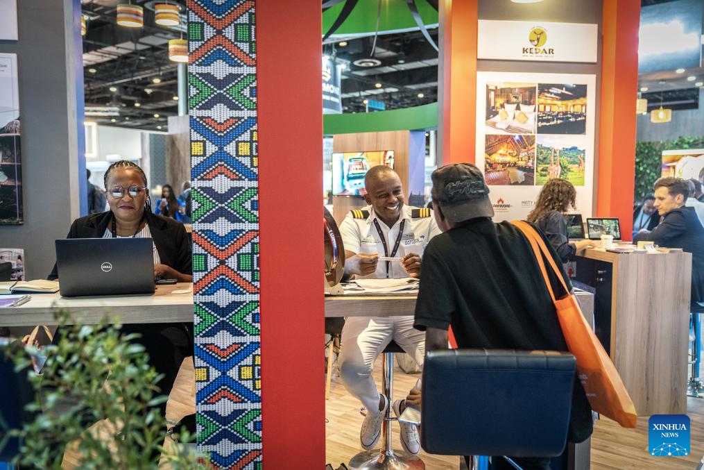 Exhibitors talk with visitors at Meetings Africa 2024 in Johannesburg, South Africa, on Feb. 27, 2024. Meetings Africa 2024, a Pan-African business and trade show, kicked off Tuesday here in Johannesburg, attracting 380 exhibiting companies from 21 African countries to showcase their products and services.(Photo: Xinhua)