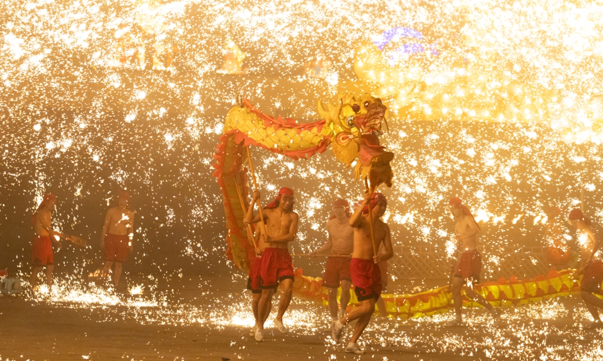 People perform the fire-sparkle dragon dance in Tongliang, Southwest China's Chongqing Municipality. Photo: VCG