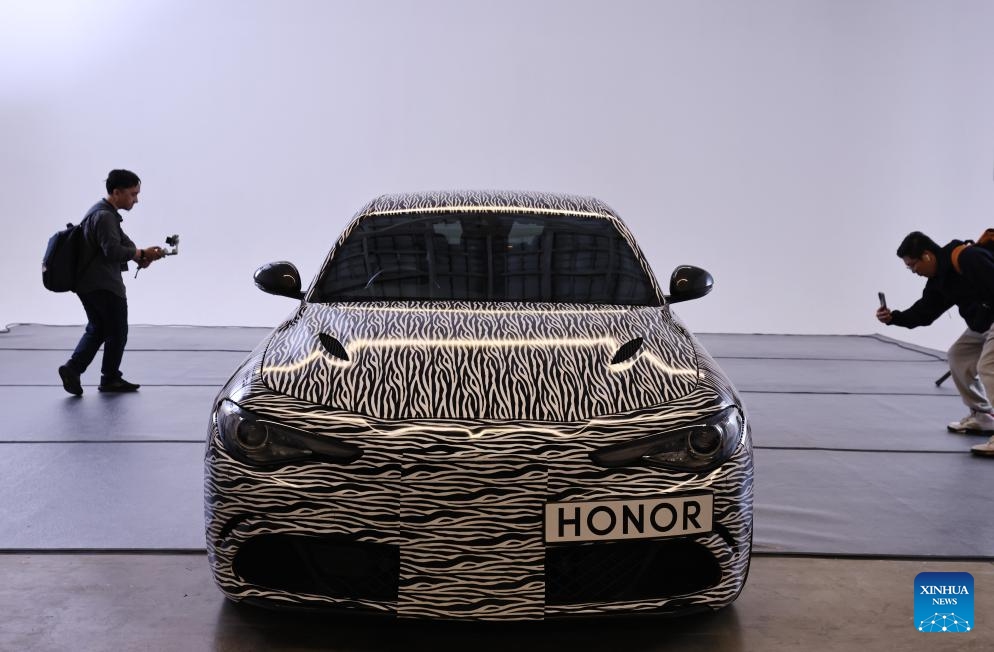 This photo taken on Feb. 25, 2024 shows a car controlled by HONOR eye-tracking features at the Mobile World Congress (MWC) in Barcelona, Spain. Chinese smartphone brand HONOR present a show about how to control a car just by eye-tracking features at the MWC.(Photo: Xinhua)