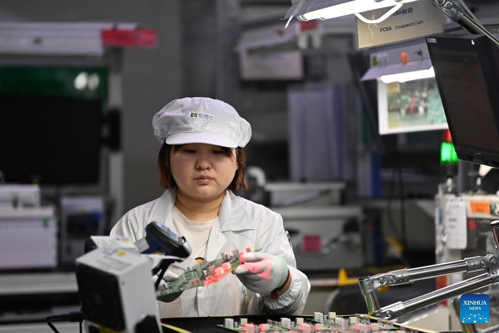 An employee works at the Tianjin factory of Beijing Jingwei Hirain Technologies Co., Inc. in Tianjin, north China, Feb. 26, 2024. Since the beginning of this year, the Tianjin factory of Beijing Jingwei Hirain Technologies Co., Inc., located in the Xiqing economic and technological development zone in Tianjin, has been receiving continuous orders. The factory resumed work ahead of schedule on the fifth day of the Chinese New Year.(Photo: Xinhua)