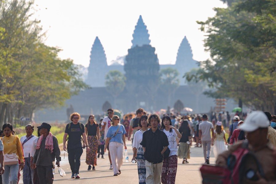Tourists visit the Angkor Wat in Siem Reap province, Cambodia on Feb. 10, 2024.(Photo: China News Service)