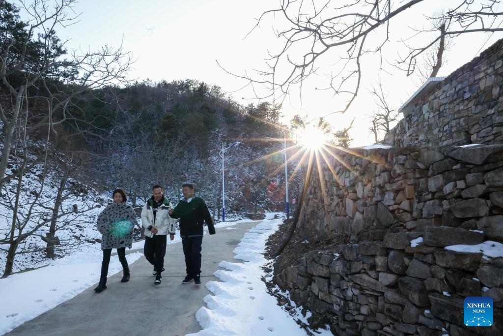 Liu Zhijun (R), Party secretary of Qian'ganjian Village, guides investors from Beijing around the village to check potential homestay sites in Qian'ganjian Village, Xiaying Township, north China's Tianjin, Feb. 22, 2024.(Photo: Xinhua)
