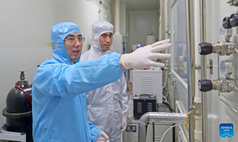 Sun Dongming (L) communicates with a graduate student at a laboratory of the Institute of Metals of the Chinese Academy of Sciences in Shenyang, northeast China's Liaoning Province, Feb. 24, 2024. Photo: Xinhua