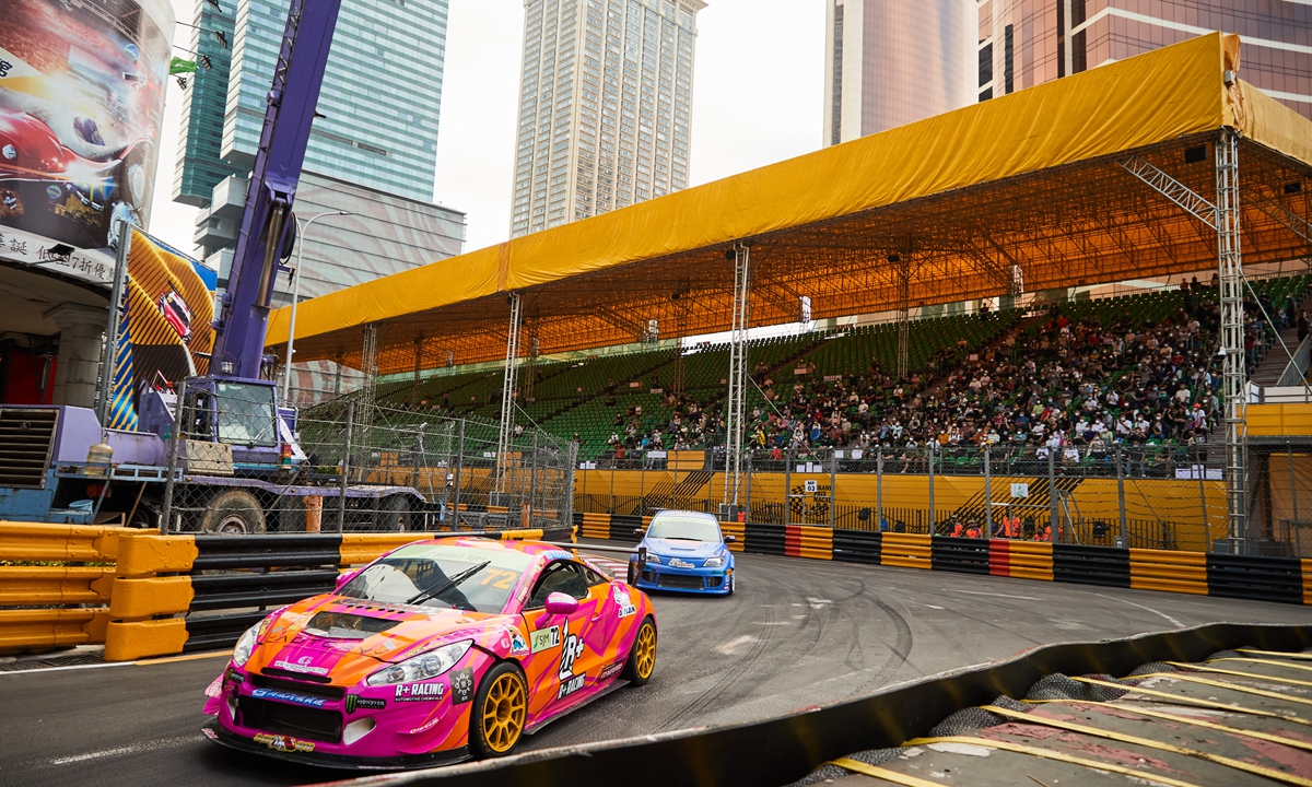 Cars compete in the Macao Grand Prix. Photo: VCG