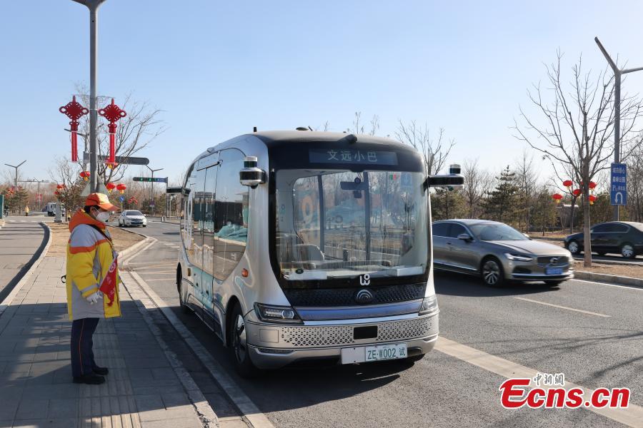 An autonomous driving bus stops at a station in Tongzhou district, Beijing's sub-center, March 3, 2024.(Photo: China News Service)