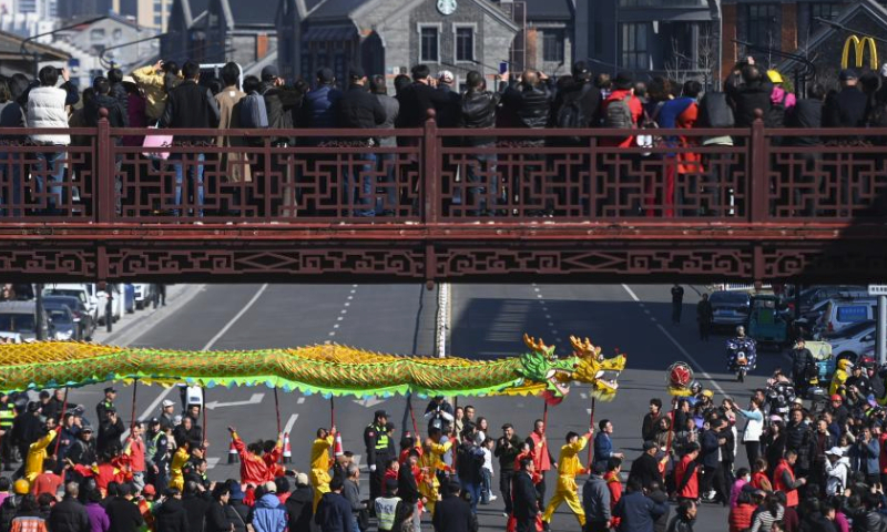 Folk artists holding cloth dragons take part in a parade in celebration of the upcoming Longtaitou Day in Fenghua, east China's Zhejiang Province, March 10, 2024. Fenghua Cloth Dragon, one of the country's most representative dragon dances, was listed as a national intangible cultural heritage in 2006.

A grand parade was organized in Fenghua on Sunday, one day ahead of the traditional Longtaitou Day, literally meaning dragon raises head, to celebrate the occasion. (Xinhua/Huang Zongzhi)