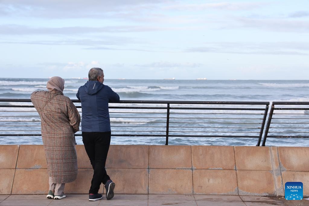 People enjoy the view of the Atlantic ocean in Casablanca, Morocco, March 3, 3024. Casablanca is the largest city in Morocco and the country's economic center and transportation hub.(Photo: Xinhua)