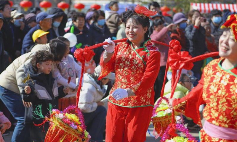 People perform Yangge folk dance at Dongli Community in Licang District in Qingdao City, east China's Shandong Province, March 9, 2024.
Various celebrations were held for the upcoming Longtaitou Day, a traditional day for a new haircut after the Spring Festival.
The day of Longtaitou, which literally means dragon raises head, falls on the second day of the second lunar month. (Photo by Zhang Ying/Xinhua)