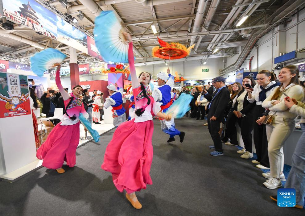 Actors from China's Shaanxi Province perform Yangge, a traditional Chinese folk dance, at the booth of China during the ITB Berlin travel trade show in Berlin, Germany, March 5, 2024. The ITB Berlin travel trade show kicked off here on Tuesday and will last until March 7.(Photo: Xinhua)