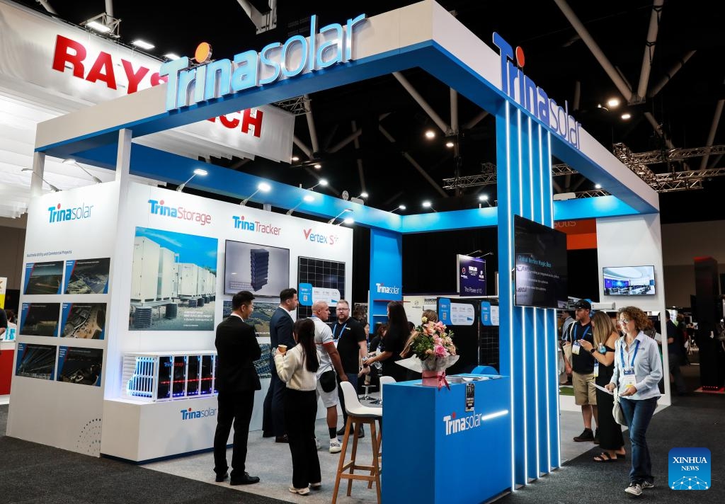 People visit the exhibition area of Trina Solar during the Solar Energy 2024 in Sydney, Australia, March 6, 2024. The two-day event kicked off at the International Convention Center (ICC) in Sydney Wednesday, focusing on solar, storage and smart energy.(Photo: Xinhua)