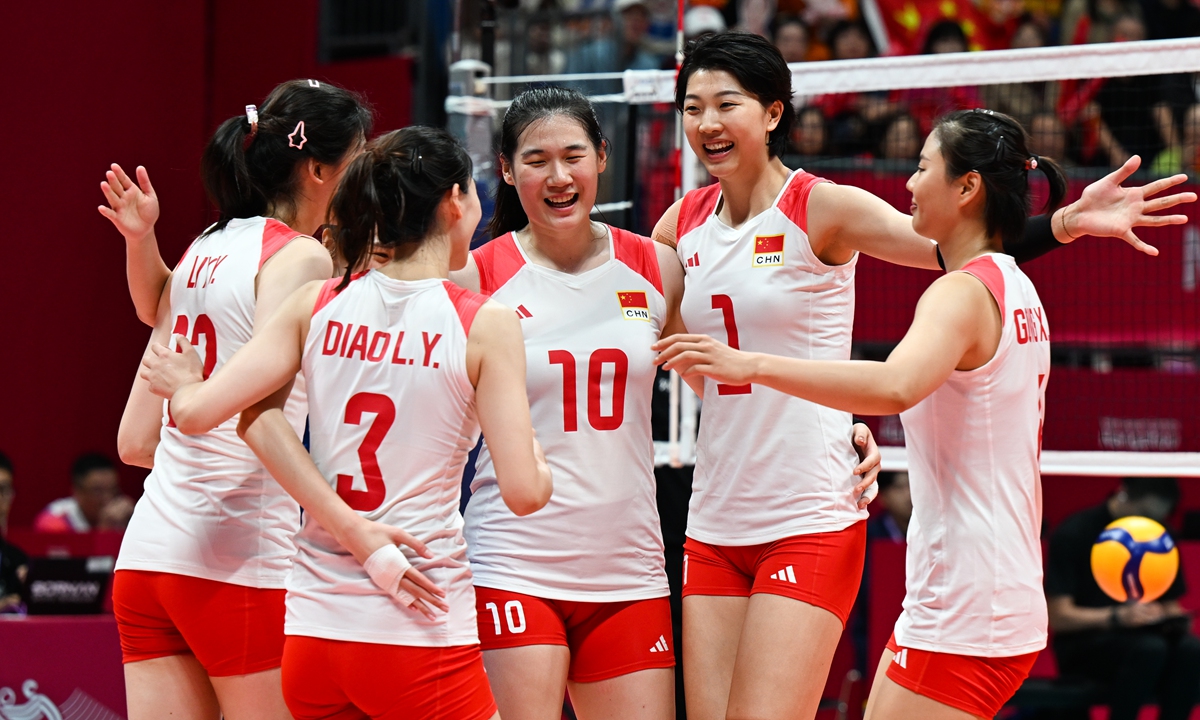Athletes of China celebrate after defend champion in the Women's Gold Medal Match of Volleyball between China and Japan at the 19th Asian Games in Hangzhou, East China's Zhejiang Province, on October 7, 2023.  Photo: VCG  