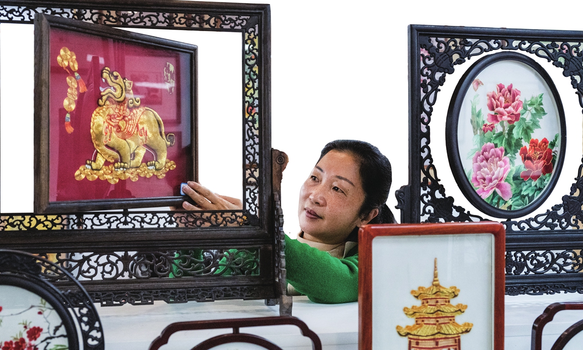 Inheritor Hong Yujing and her Chaozhou embroidery artworks Photo: Chen Tao/GT