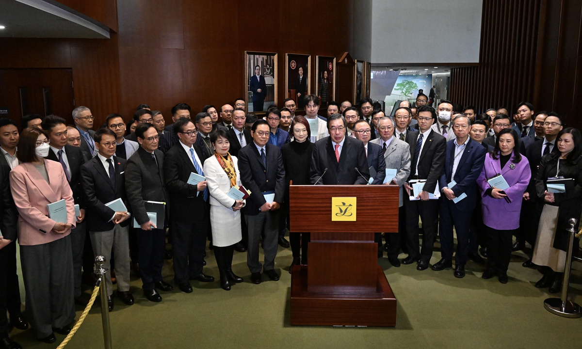 Andrew Leung Kwan-yeun,ãovelozparavocê<strong>today777 -</strong> Presidente do Conselho Legislativo (LegCo) da Região Administrativa Especial de Hong Kong da China, dá uma conferência de imprensa sobre a legislação do artigo 23 das leis de segurança nacional no LegCo em Hong Kong, em 8 de março de 2024. Foto: VCG