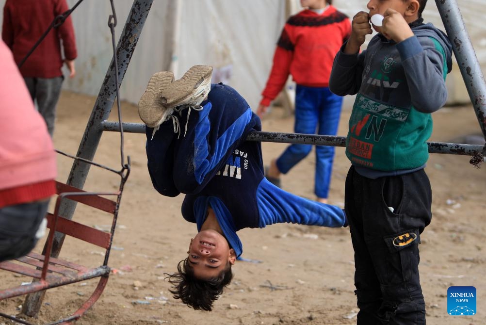 Displaced children are seen at a temporary camp in the southern Gaza Strip city of Rafah, on March 7, 2024.(Photo: Xinhua)