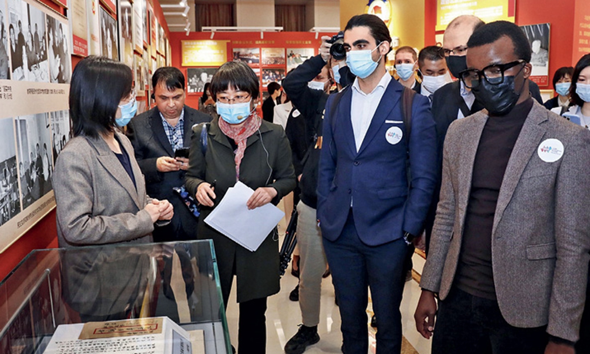 While “acting” as deputies to the people’s congress, foreigners from the Global Young Leaders Dialogue program experience the solemn exercise of state power on behalf of the people by pressing voting keys on the desks of the Standing Committee of the Beijing Municipal People’s Congress. (Photo: China Today)