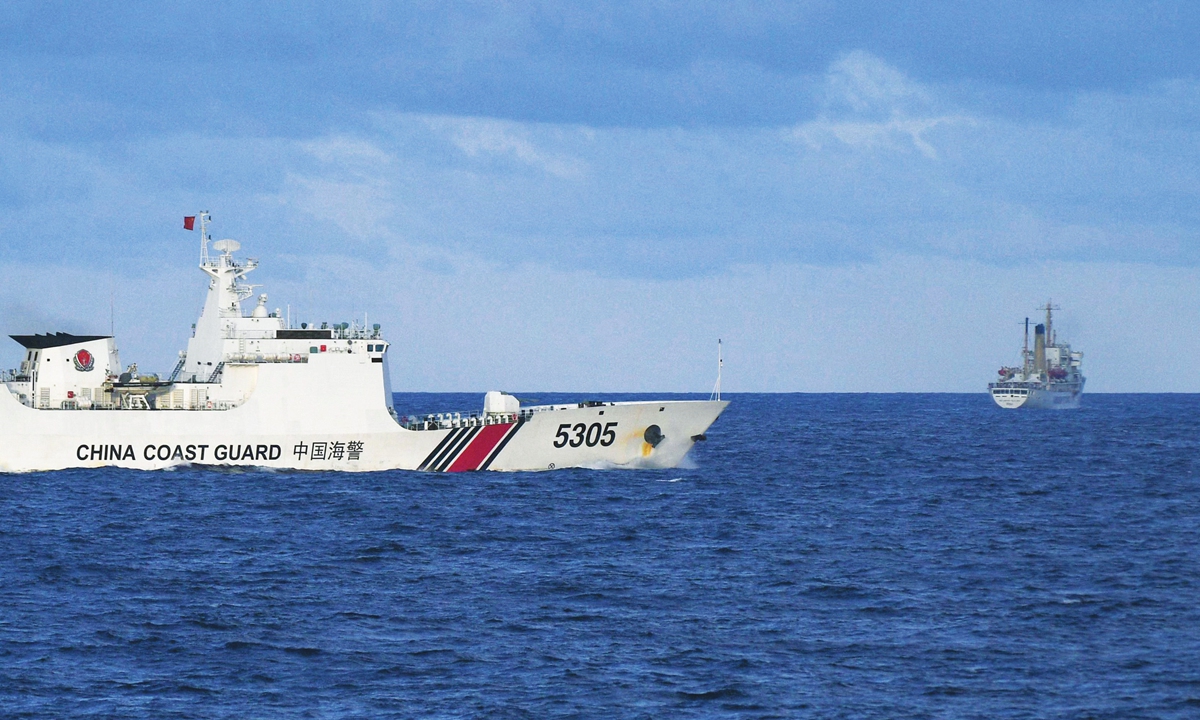 A Chinese Coast Guard ship drives away a Philippine vessel that intrudes into adjacent waters of Ren'ai Jiao in the South China Sea on December 10,<strong>africa chicken netting hexagonal wire mesh service</strong> 2023. Photo: VCG