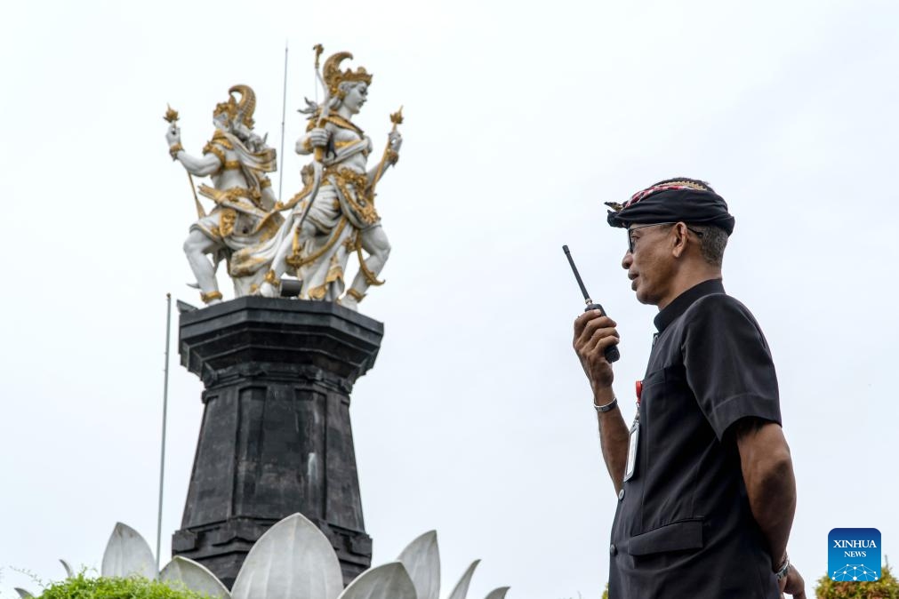 A member of the Balinese community security personnel stands guard on Nyepi Day in Bali, Indonesia, March 11, 2024. Monday marks Nyepi Day, or Bali's Day of Silence. According to the Balinese calendar, Nyepi Day is a holy day that ushers in the Hindu New Year. The locals in the Bali island are mostly Hindu.(Photo: Xinhua)