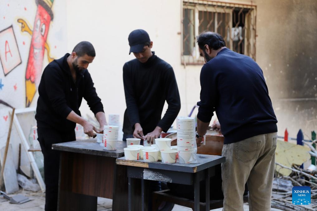 Volunteers prepare free food during Ramadan in Gaza City, on March 13, 2024. The Palestinian death toll due to the ongoing Israeli attacks on the Gaza Strip has climbed to 31,272, reported the Gaza-based Health Ministry on Wednesday.(Photo: Xinhua)