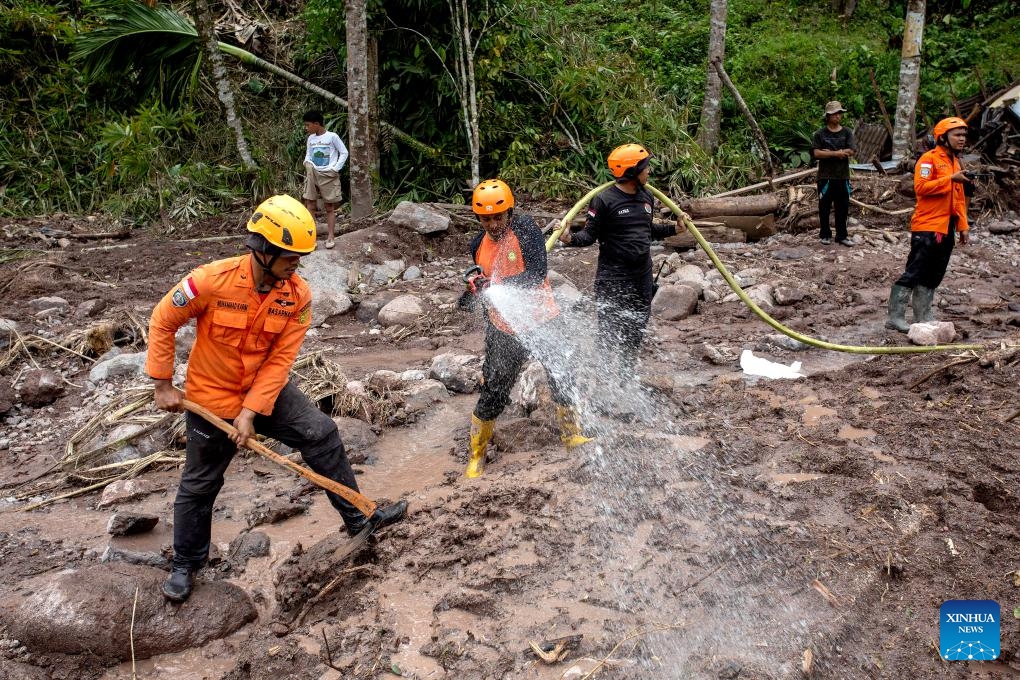 Rescuers carry out search operation after floods and landslides at Pesisir Selatan Regency in West Sumatra, Indonesia, March 13, 2024. The death toll from floods and landslides in the Indonesian province of West Sumatra has risen to 32, the country's National Disaster Mitigation Agency reported on Tuesday.(Photo: Xinhua)