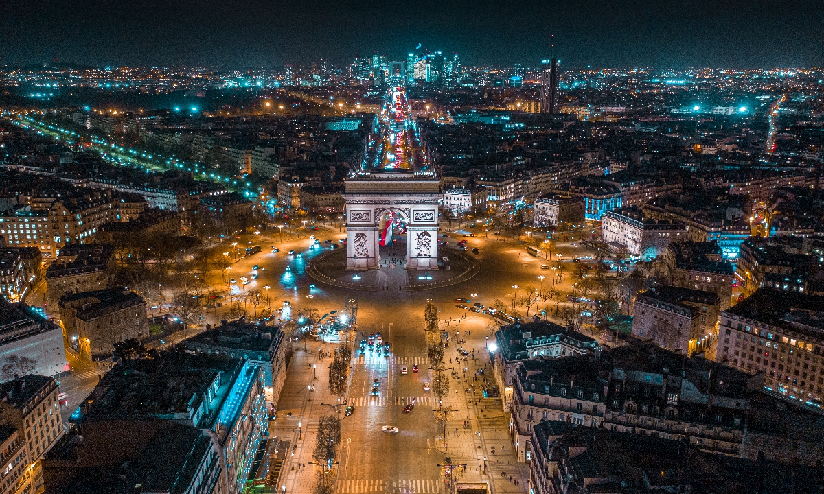 The night view of Paris Photo: VCG