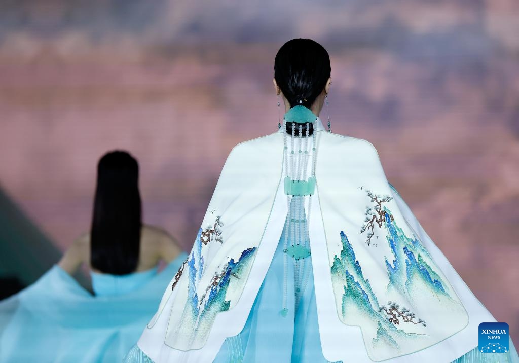 Models walk the catwalk for the Heaven Gaia Autumn/Winter 2024 collection show by Chinese fashion designer Xiong Ying during Beijing Fashion Week AW2024 in Beijing, capital of China, March 18, 2024. The Heaven Gaia show kicked off Beijing Fashion Week AW2024 on Monday.(Photo: Xinhua)