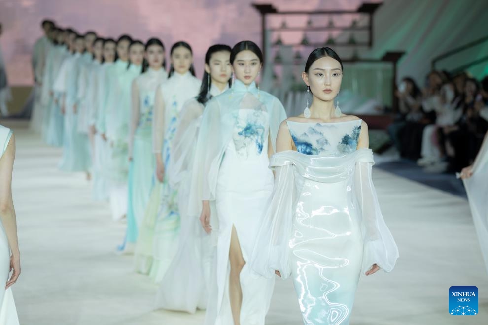 Models walk the catwalk for the Heaven Gaia Autumn/Winter 2024 collection show by Chinese fashion designer Xiong Ying during Beijing Fashion Week AW2024 in Beijing, capital of China, March 18, 2024. The Heaven Gaia show kicked off Beijing Fashion Week AW2024 on Monday.(Photo: Xinhua)