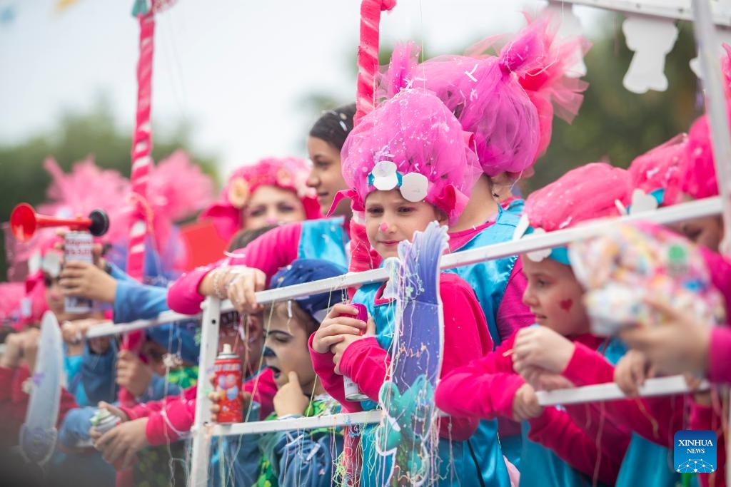 People wearing carnival costumes take part in the traditional Limassol Carnival parade in Limassol, Cyprus, March 17, 2024.(Photo: Xinhua)