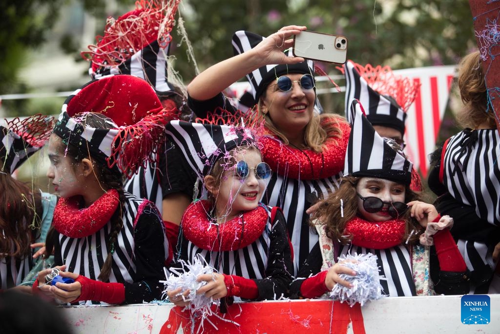 People wearing carnival costumes take part in the traditional Limassol Carnival parade in Limassol, Cyprus, March 17, 2024(Photo: Xinhua)