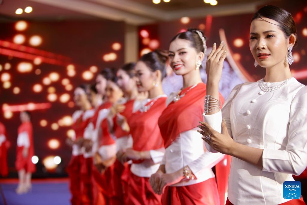 Models present gems and jewelry during the 15th edition of Cambodia International Gems and Jewelry Fair in Phnom Penh, Cambodia on March 21, 2024. The 15th edition of Cambodia International Gems and Jewelry Fair kicked off here on Thursday, aiming to boost trade of precious stones and jewelry, a commerce official said.(Photo: Xinhua)