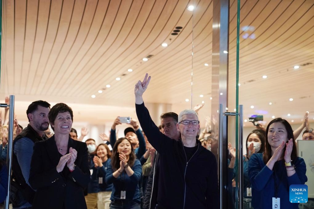 Apple CEO Tim Cook attends the opening of a new flagship Apple store in east China's Shanghai, March 21, 2024. The new flagship Apple store is set to become the company's second-largest retail store globally.(Photo: Xinhua)