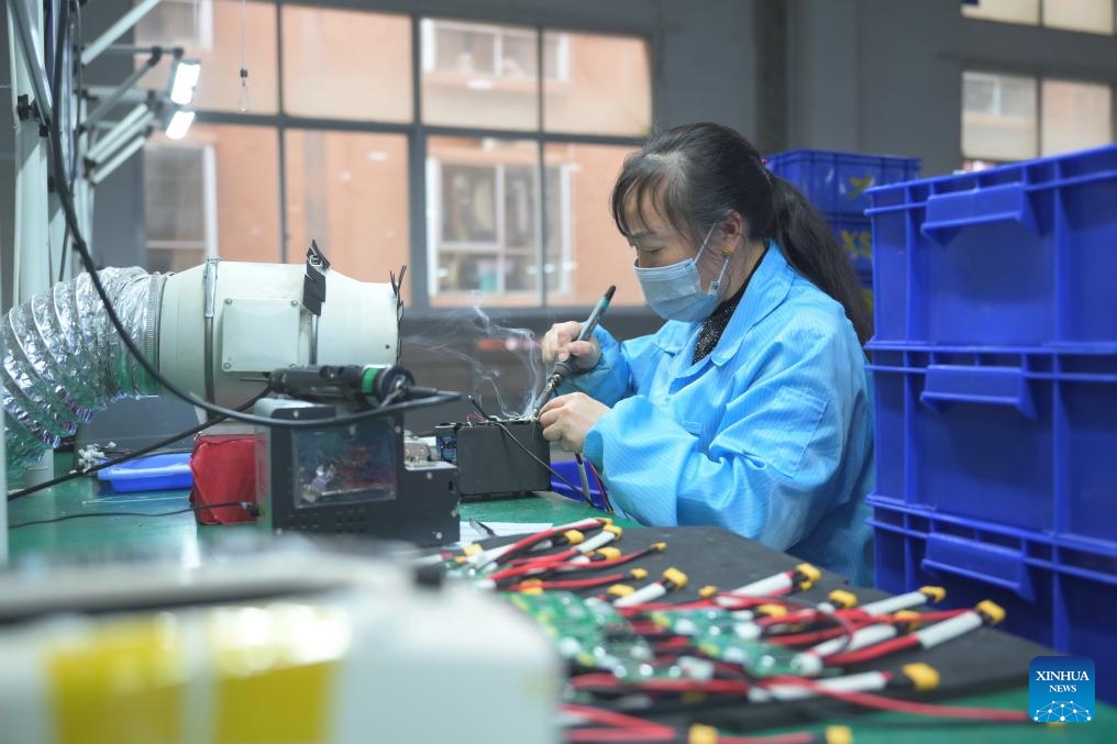 A worker works at Skytimes Green Energy Co., Ltd. in Fuzhou, southeast China's Fujian Province, March 20, 2024. In recent years, private enterprises in Fujian have been focusing on the new demands of the international market, continuously increasing technological innovation and expanding overseas markets and sales channels.(Photo: Xinhua)