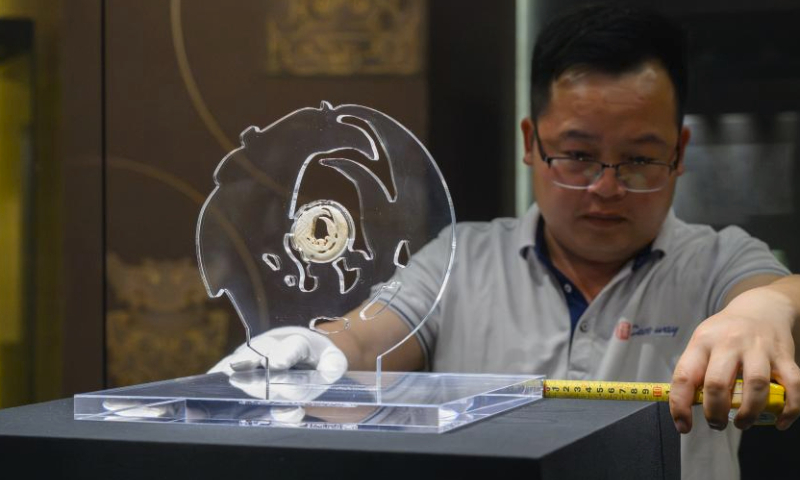 A staff member makes preparations for display of the jade phoenix at the Panlongcheng Site Museum in Wuhan, central China's Hubei Province, March 30, 2024. The jade phoenix, which has been kept by the National Museum of China, was introduced to the exhibition Mythological Jade of Shijiahe Culture at the Panlongcheng Site Museum in Wuhan on Saturday.
This is the first time that the jade phoenix has returned to Hubei since it was unearthed at the Shijiahe site in Tianmen of Hubei in 1955. (Xinhua/Hu Jingwen)