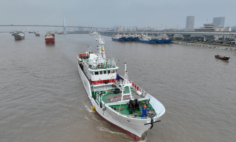 A tuna fishing boat, Fenghui 5, departs from a wharf in Zhoushan, East China's Zhejiang Province, on March 25, 2024. The boat is heading to Kiribati in the South Pacific, where it will fish for tuna. The voyage is about 6,000 nautical miles, and it will take about 30 days to reach the designated fishing grounds. Photo: VCG
